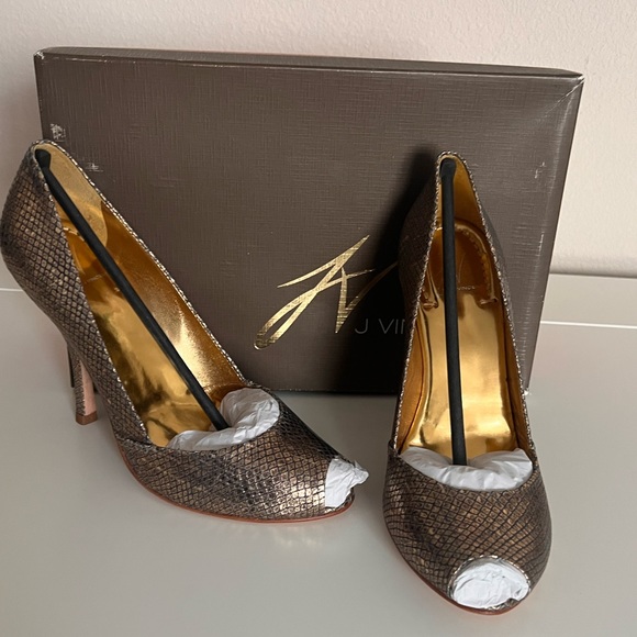 NIB J Vincent gold heels - Picture 3 of 5